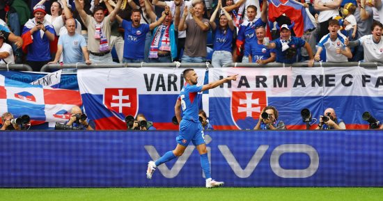 L’équipe nationale d’Angleterre est à la traîne de la Slovaquie 0-1 dans une première mi-temps passionnante au Championnat d’Europe des Nations.