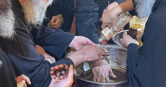 الكنيسة تحتفل بعيد استشهاد الأنبا موسى الأسود بالمنصورة وتطيب رفاته