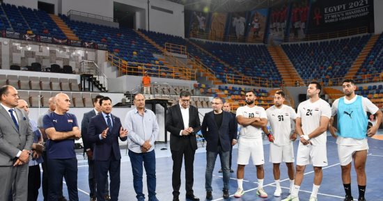 بعثة منتخب اليد تعود إلى القاهرة بعد انتهاء معسكر السويد استعدادًا لباريس 2024