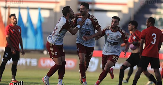 الأهلى يهزم طلائع الجيش برباعية ويطارد بيراميدز على صدارة الدورى