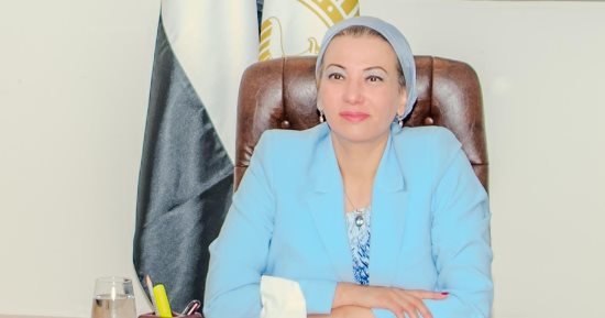 العاملون بوزارة البيئة يستقبلون تجديد الثقة فى الوزيرة: "احنا كلنا نجحنا"