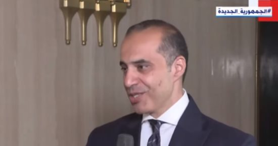 المستشار محمود فوزى لـ"إكسترا نيوز": برنامج الحكومة متكامل ويتضمن خططا تنفيذية واضحة.. ويؤكد: بناء الإنسان على رأس أولوياته ويلبى تطلعات الشارع المصرى.. ومن حق الحكومة الاستفادة من مخرجات الحوار الوطنى