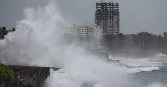 إعصار بيريل يضرب جزر الكايمان التابعة لبريطانيا