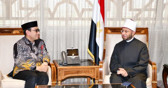وزير الأوقاف يستقبل رئيس جامعة القاهرة ووفد إندونيسى للتهنئة بتولى الوزارة