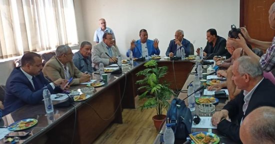 النقابات العمالية تشيد بالحزمة الاجتماعية الجديدة: تعكس استجابة الحكومة لمطالب العمال.. مجدى البدوى: زيادة الأجور والمعاشات تساهم في تحسين القدرة الشرائية للمواطنين.. "المهيرى": القضاء على قوائم قرار "إنسانى"