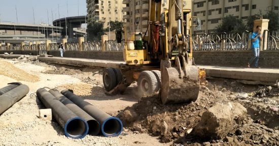 محافظ الجيزة يعلن بدء تنفيذ خط مياه لإنهاء مشكلة الانقطاعات بمنطقة الطوابق فيصل