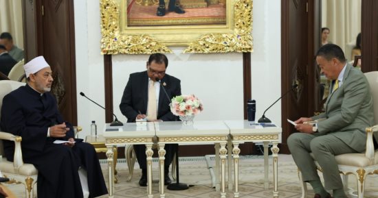 شيخ الأزهر لرئيس وزراء تايلاند: حشد الجهود لإنهاء الكارثة الإنسانية بغزة ضرورة