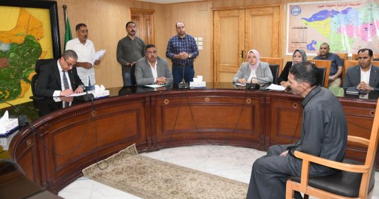 محافظ الفيوم يوجه بسرعة حل مشكلة ضعف ضغوط مياه الشرب بعزبة رحيل