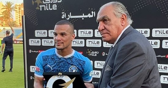 فخرى لاكاى أفضل لاعب فى مباراة بيراميدز والاتحاد السكندرى