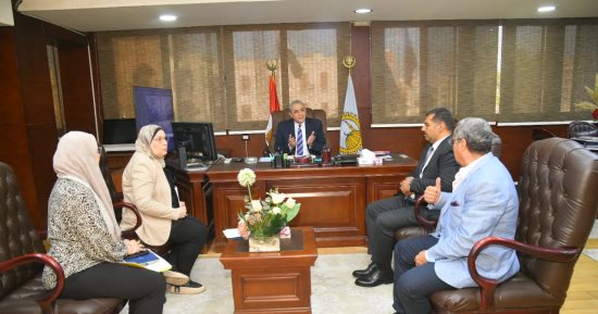 محافظ الغربية يعقد اجتماعا لمناقشة الموازنة والخطة الاستثمارية للعام المالى