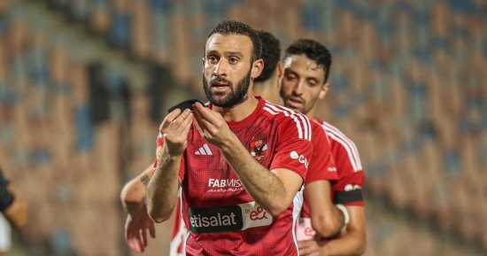 عمر كمال عبد الواحد يقود الجبهة اليمنى للأهلى أمام سموحة بالدوري