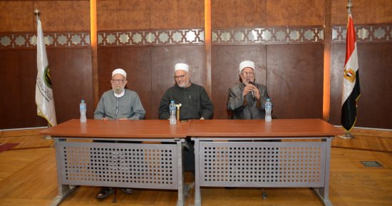 دور الأزهر الشريف في نشر وسطية الإسلام.. ندوة لطلاب وافدين بمركز الشيخ زايد