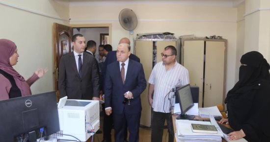 محافظ كفر الشيخ يستعرض أداء إدارات الديوان العام ويستمع للطلبات والمقترحات