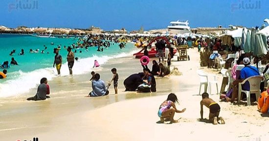 توافد عشرات الآلاف أسبوعيا على شواطئ مطروح والساحل الخلابة 