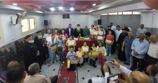 الكنيسة تكرم الفائزين فى المسابقة الثقافية للتربية الدينية بدشنا