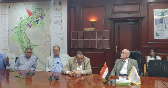 اجتماع لمحافظ الأقصر لبحث خطط تطوير معالم مدينة إسنا التاريخية.. صور  