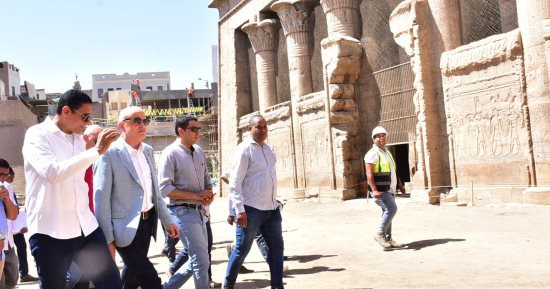محافظ الأقصر الجديد يزور مدينة إسنا ويتابع مشروعات حياة كريمة.. صور
