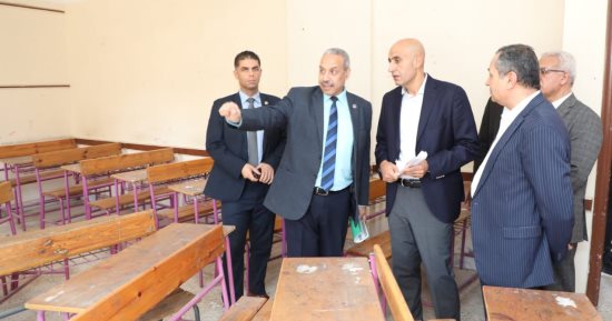 وزير التعليم يراجع الكثافة الطلابية بكل فصل ونسب الحضور المسجلة بمدارس المرج