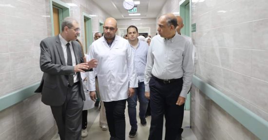 محافظ المنيا يتفقد مستشفى ملوى التخصصى.. ويستمع لآراء المواطنين