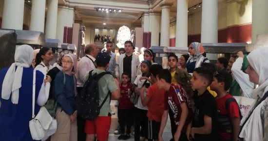 جولة فى عالم المصريين القدماء ضمن زيارات أطفال أتوبيس الفن لمتحف التحرير