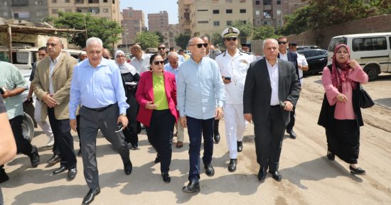 أول أسبوع عمل لمحافظ القاهرة الجديد.. جولات يومية قبل ذهابه لمكتبه وزيارات لمشروعات جارى تنفيذها لمتابعة استكمالها.. الاهتمام بالتواصل مع المواطنين وزيادة المساحات الخضراء بالشوارع وحل مشاكل المناطق الصناعية