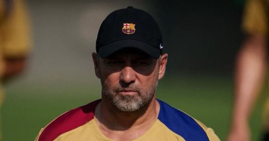 فليك يقود تدريبه الأول مع برشلونة استعدادًا للموسم الجديد.. فيديو