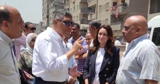 محافظ الجيزة يتفقد موقف البوهى بإمبابة ويستمع لمشاكل المواطنين.. فيديو