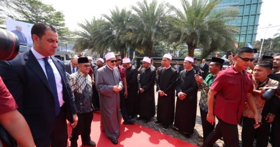 شيخ الأزهر: بعض منكرى السنة يسمون أنفسهم قرآنيين وهم أبعد الناس عن القرآن