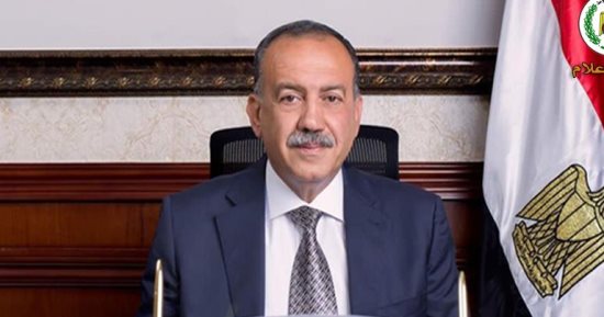 بدء صرف منحة لـ 5223 من العمالة غير المنتظمة فى أسيوط.. 1500 جنيه لكل عامل 