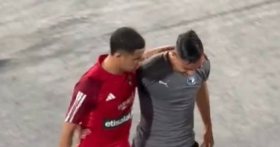 رضا سليم يبدل قميصه مع محمد الشيبى بعد مواجهة الأهلى وبيراميدز.. فيديو