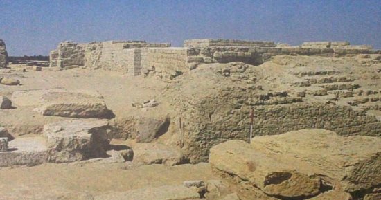 "باخياس" مدينة أثرية مساحتها 102فدان بمركز طامية بالفيوم.. المدينة لها حصن جغرافى لا تسطيع دخولها إلا من الجنوب.. وسميت نسبة إلي رب النبيذ والحدائق.. وقدمت لجامعات أوروبا روائع الأدب الإغريقي القديم.. صور