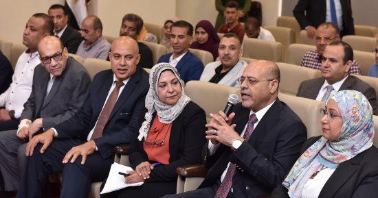 وزير العمل يشهد ندوة لتوعية فريق "الإخلاء والطوارئ" بالوزارة على كيفية التعامل مع الأزمات