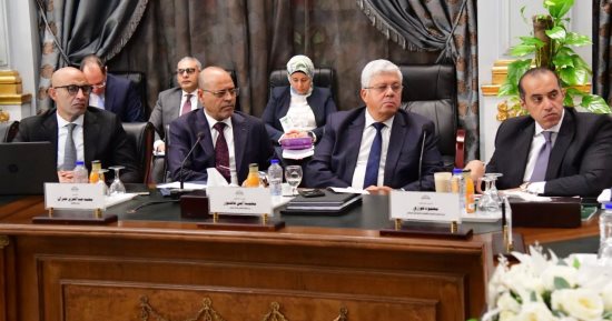 وزير الشئون النيابية: برنامج الحكومة يهتم بإتاحة التعليم للجميع ويعزز دور البحث العلمى