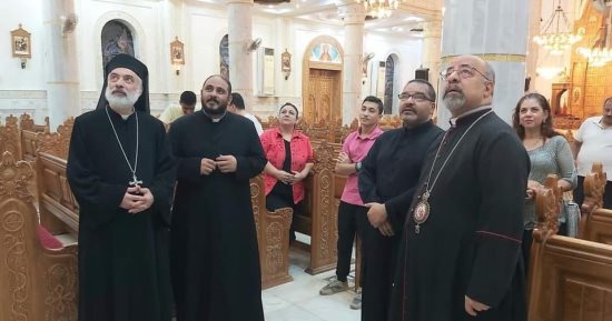 بطريرك الأقباط الكاثوليك يلتقى مطران المنيا ويترأس قداس ختام "مسيرة صلاة"
