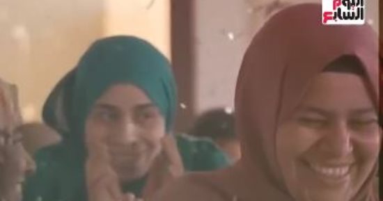 أهل "تونة الجبل" مكنش ليهم مصدر دخل.. ناموا وحلموا حلم غريب ولما صحيوا كانت المفاجأة.. مبادرة حياة كريمة حققت حلمهم بمشروع مشغل ملابس جاهزة لتحسين حياتهم وحياة أحبائهم.. فيديو وصور 