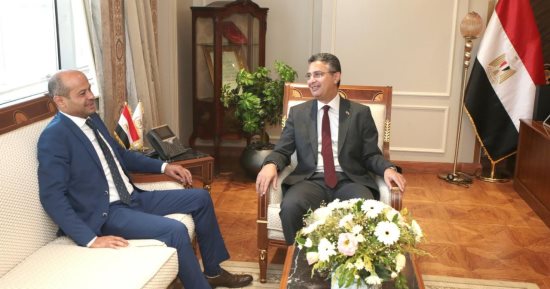 وزير التموين يبحث دراسة زيادة عدد المنتجات المدرجة  بالبورصة السلعية 