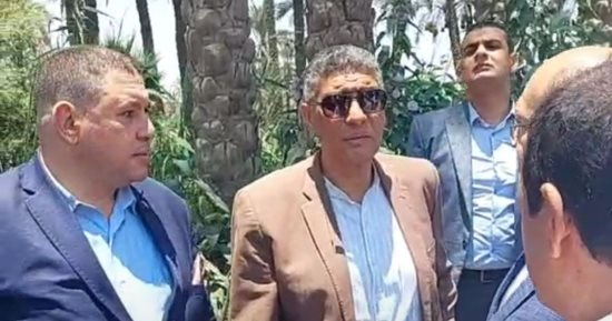 محافظ الجيزة يتفقد أعمال تطوير ورصف طريق الطرفاية بالبدرشين.. فيديو