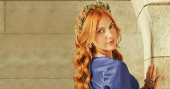 على طريقة حريم السلطان.. 4 إكسسوارات شعر مناسبة للخطوبة والزفاف