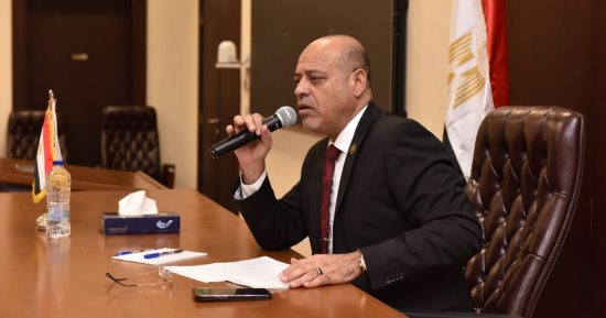 وزير العمل يوجه مديرى المديريات بالتوسع في قاعدة بيانات العمالة غير المنتظمة