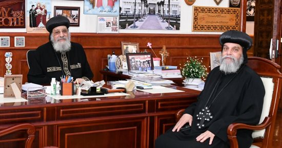 البابا تواضروس الثانى يستقبل عددا من الأساقفة فى المقر الباباوى.. صور 