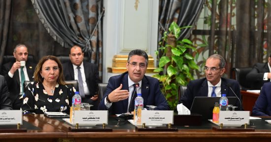 وزير التموين: تأسيس شركة لتوطين صناعة الصوامع محليًا وربطها بالسكك الحديدية