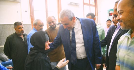 محافظ الغربية يتابع استقبال طلبات التصالح ويستمع لمطالب المواطنين
