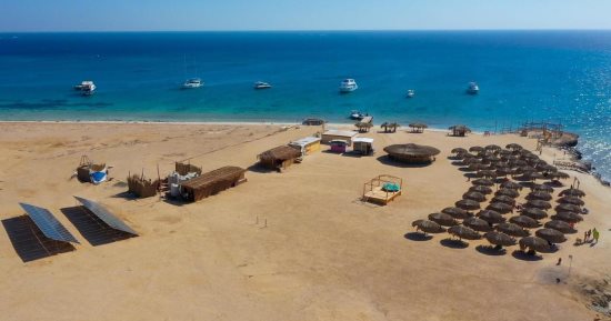 "مجاويش" أجمل الجزر البحرية بالبحر الأحمر.. تتميز بسحر خاص لشواطئها الخلابة وتضم مياه فيروزية ورملية.. توجد بالقرب منها شعاب مرجانية تسكنها كائنات بحرية مميزة.. وتبعد عن الغردقة قرابة 7 كيلو مترات.. صور