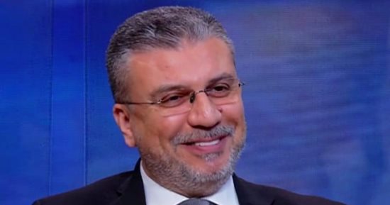 تكريم عمرو الليثي بمهرجان "سيمفوني للفنون" وإهداؤه درع التميز الإعلامي