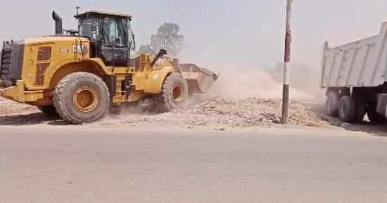 رفع 180 طن مخلفات مباني من طريق هرية الزقازيق