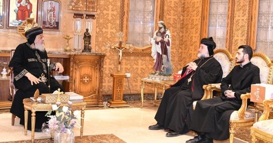 البابا تواضروس الثانى يستقبل النائب البطريركى لشؤون الرهبان بالكنيسة السريانية