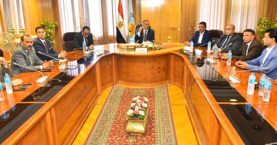 محافظ أسيوط: الإعلام مهم في نشر الوعى