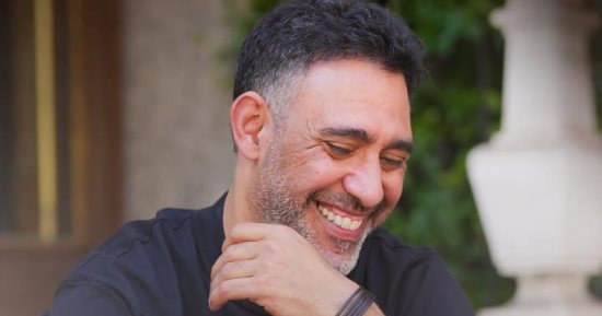 احتفاءً بالمرأة.. عمرو مصطفى يطرح أغنية "ليها فيّا"
