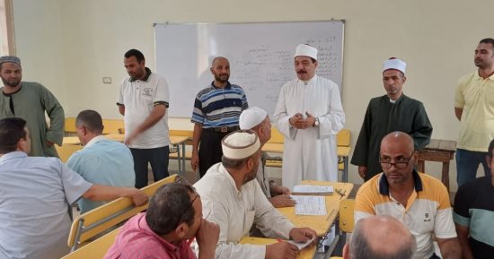 انطلاق أعمال تصحيح الشهادة الثانوية الأزهرية بسوهاج.. ورئيس المنطقة يتفقد مراكز التصحيح