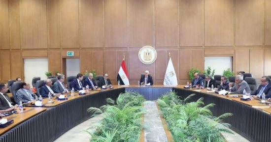 أيمن عاشور : دعم خطة التنمية الاقتصادية من خلال التعليم والبحث العلمى